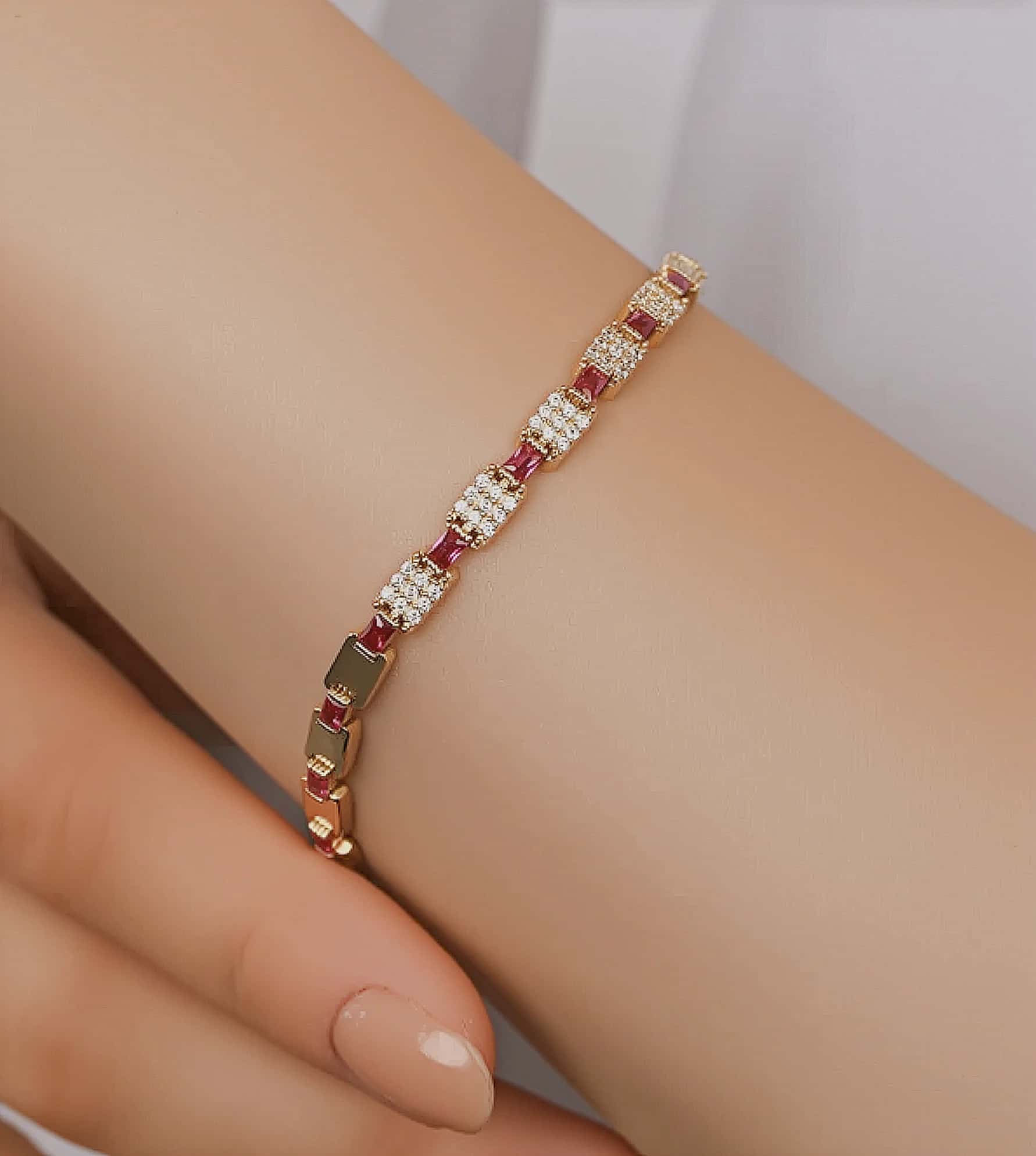 Pembe Beyaz Taşlı Sıra Bileklik görseli 2