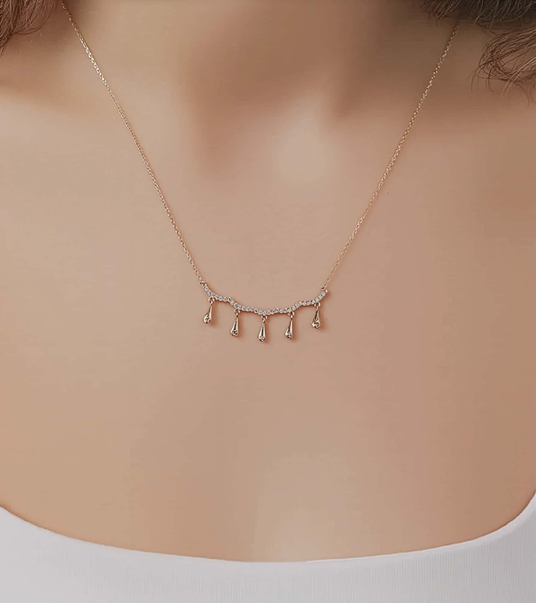 Damla Sallantılı Kolye görseli 3