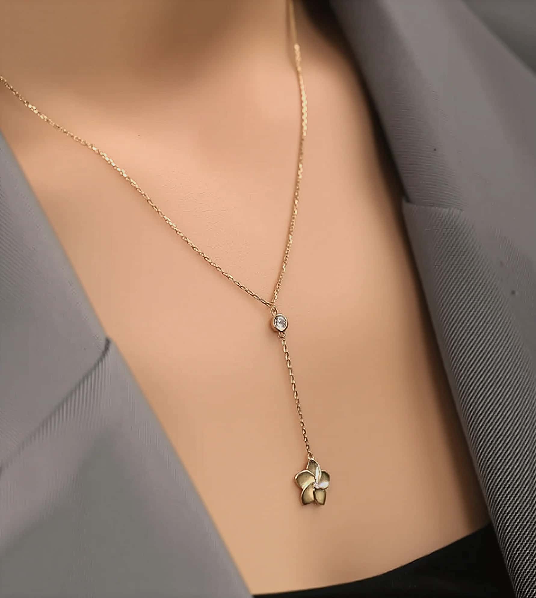 Çiçek Sarkıtlı Kolye görseli 4
