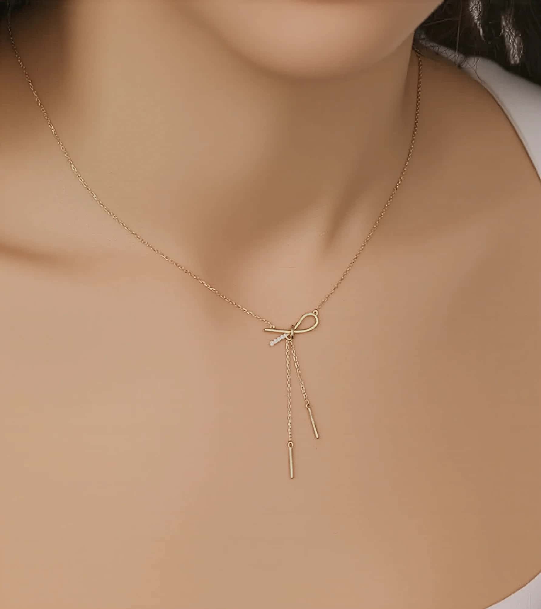 Zincir Sallantılı Fiyonk Kolye görseli 2