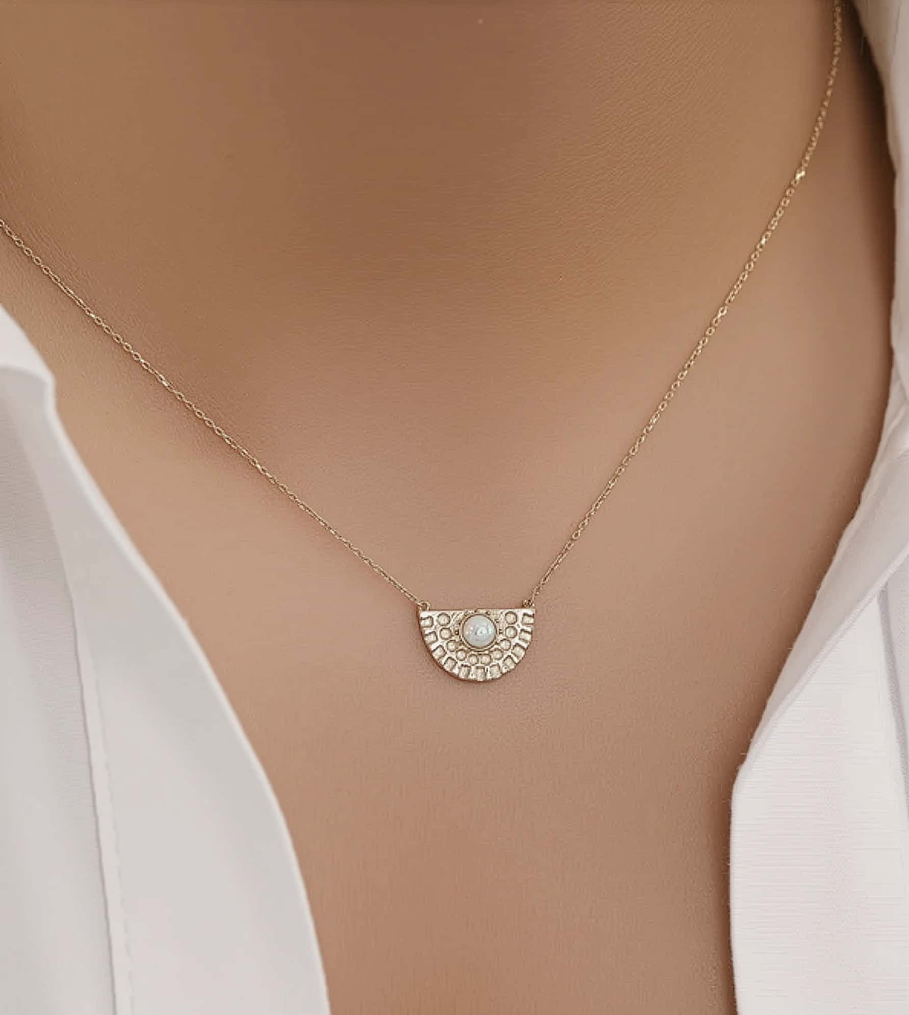 Opal Taşlı Yelpaze Kolye görseli 1