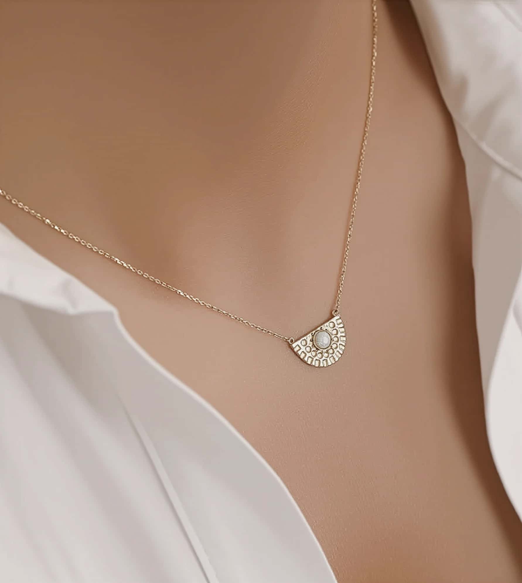 Opal Taşlı Yelpaze Kolye görseli 3