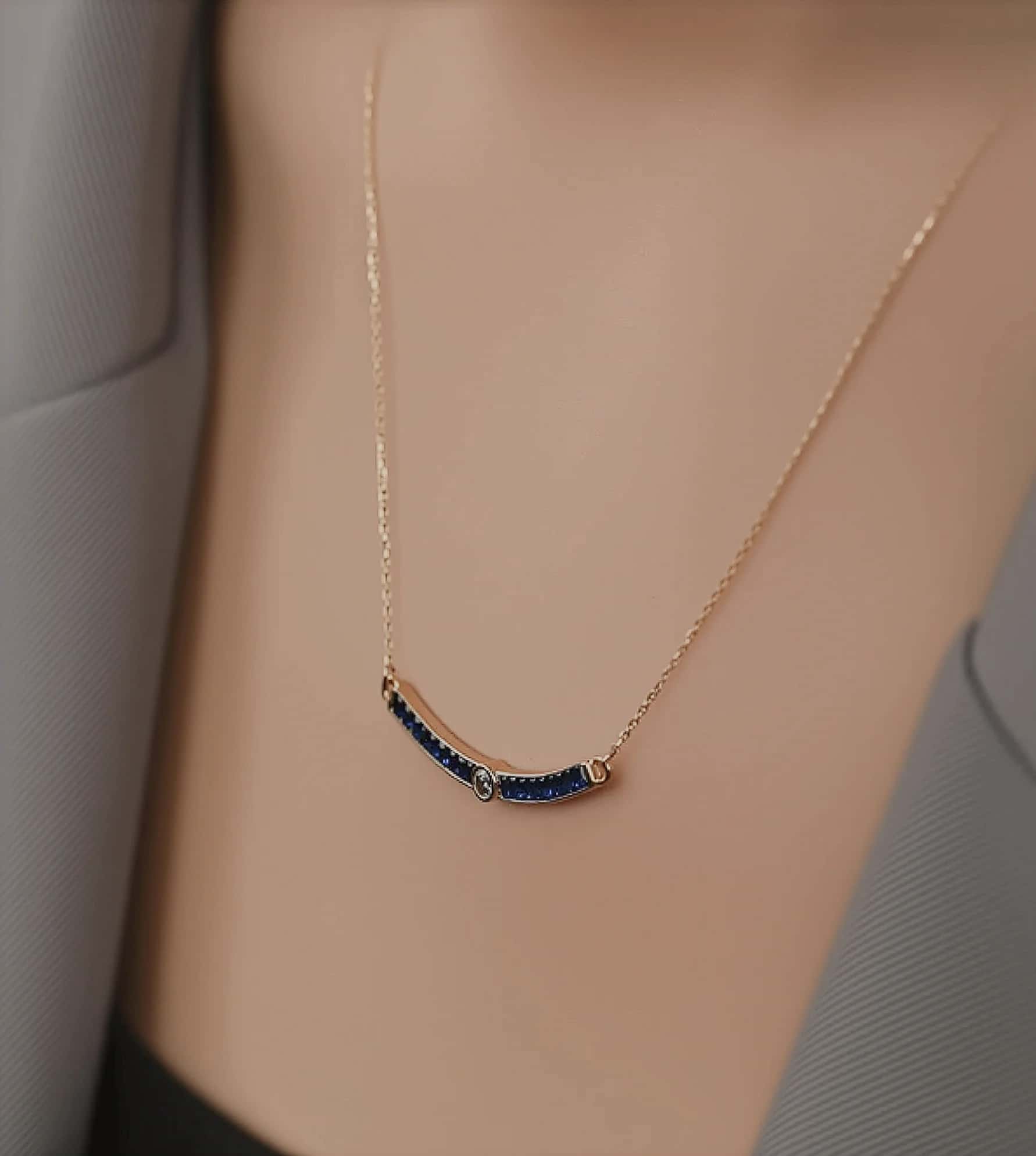 Baget Taşlı Curve Kolye Lacivert görseli 2