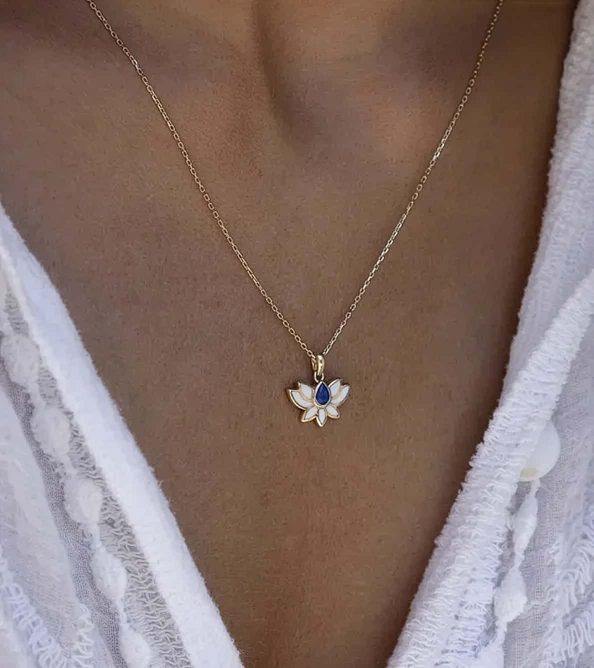 Lacivert Taşlı Lotus Kolye görseli 3