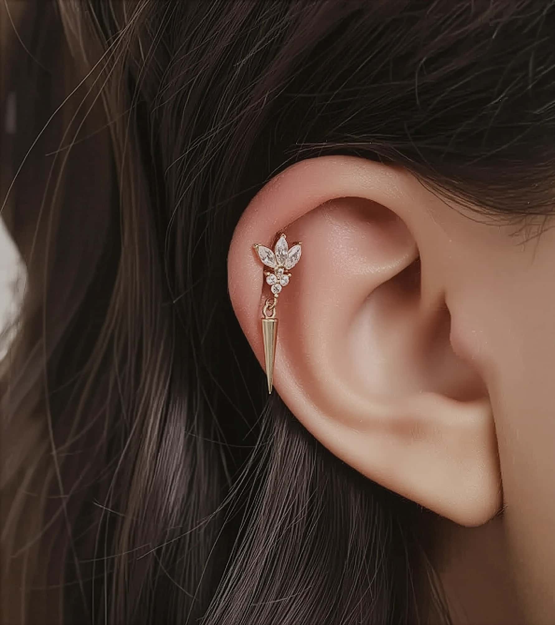 Koni Sallantılı Lotus Piercing (Tragus) görseli 2