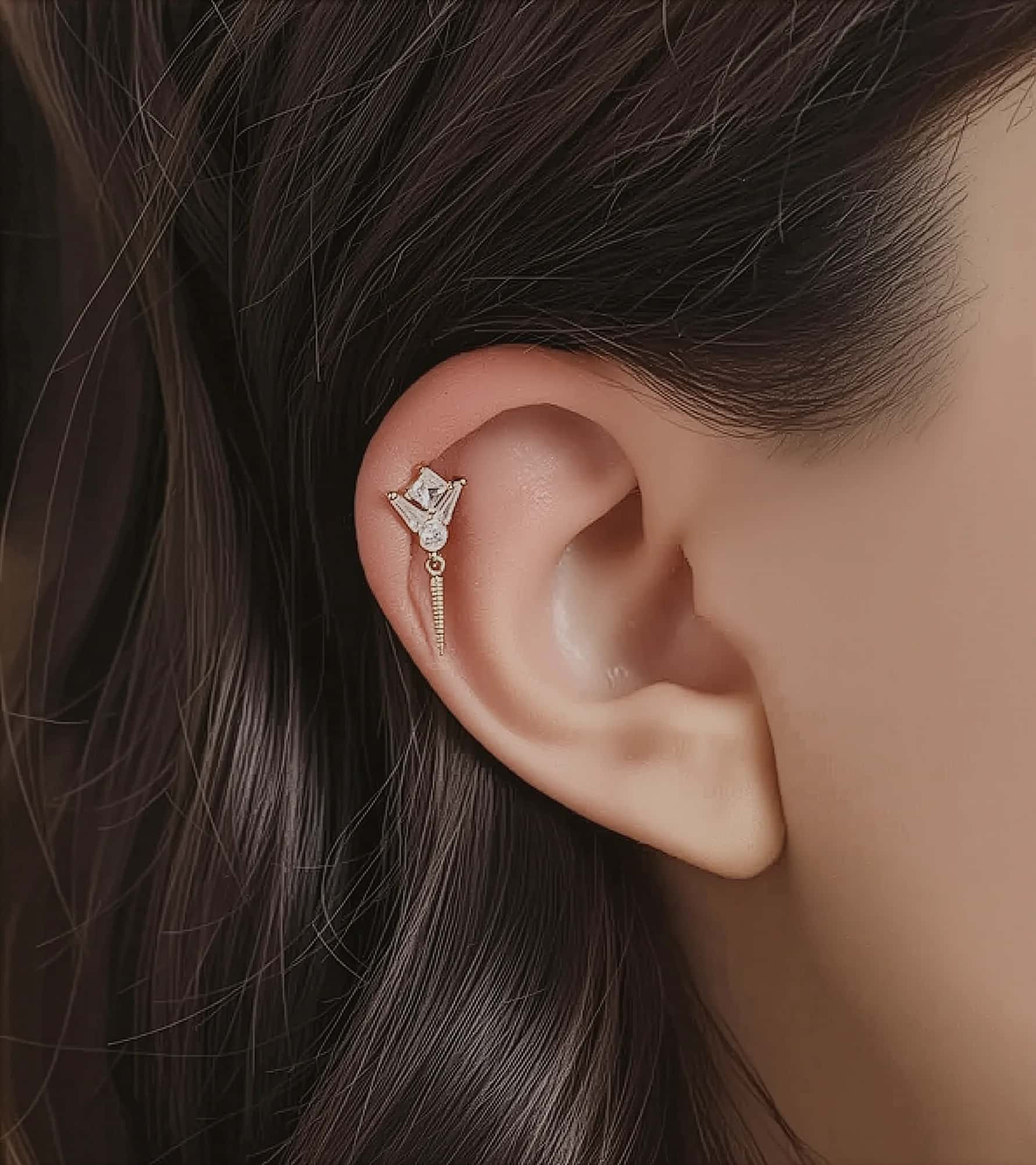 Nilüfer Piercing (Tragus) görseli 2