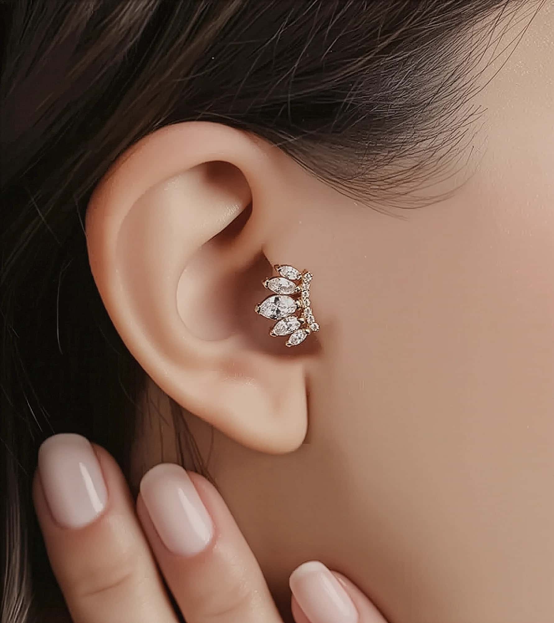 Taç Piercing (Tragus) görseli 2