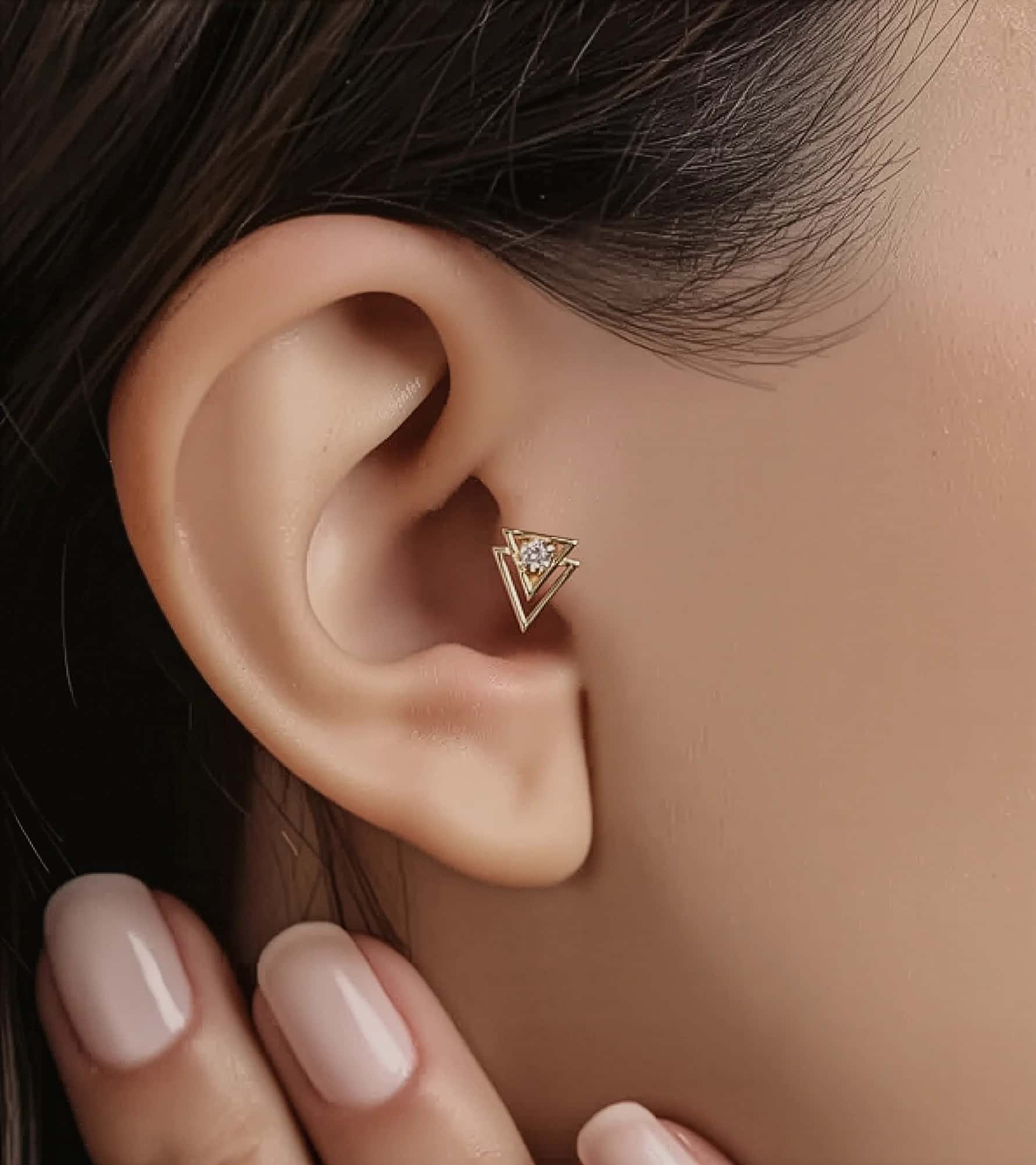 Çift Üçgen Piercing (Tragus) görseli 2