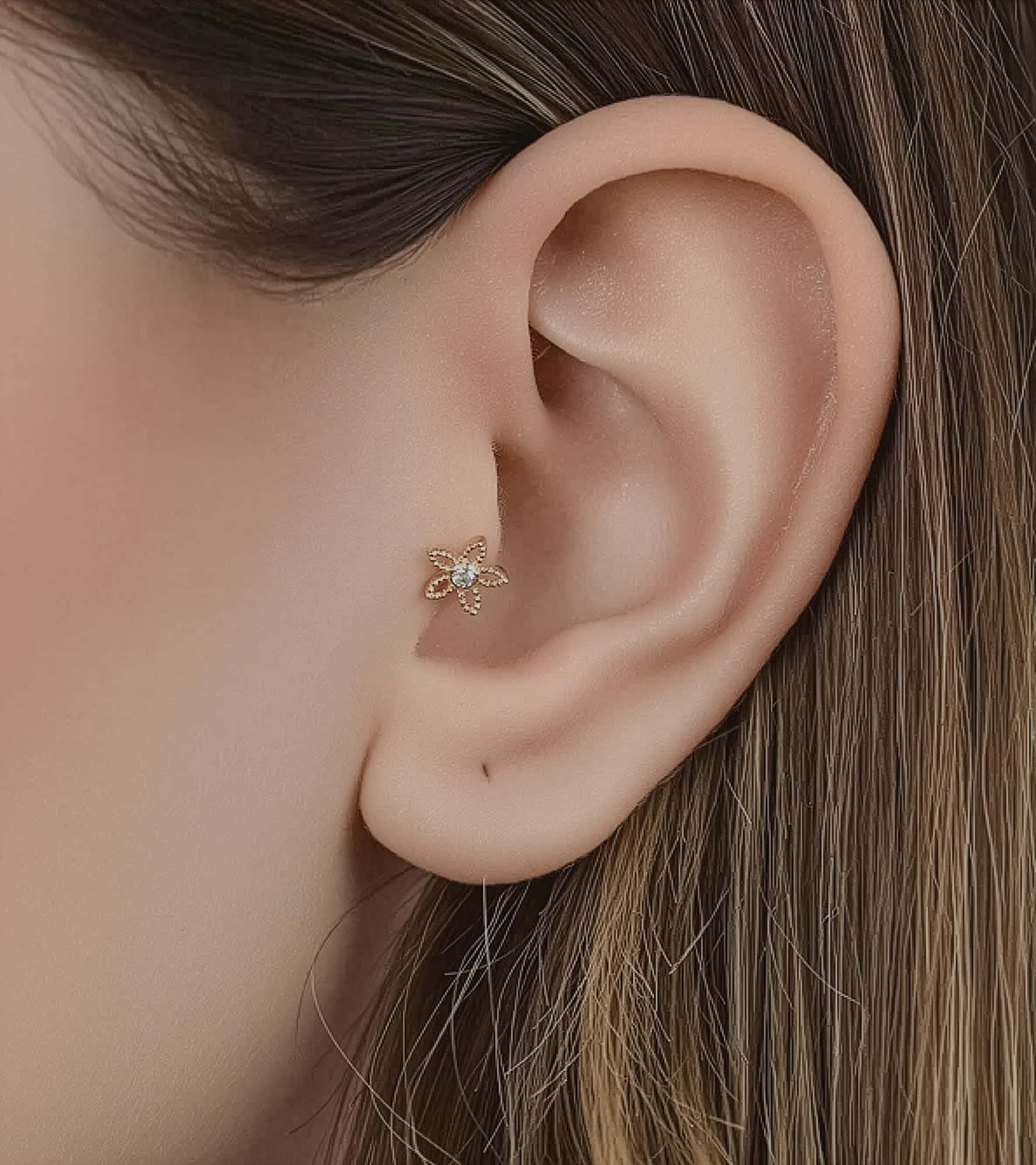 Tektaşlı Papatya Piercing görseli 1