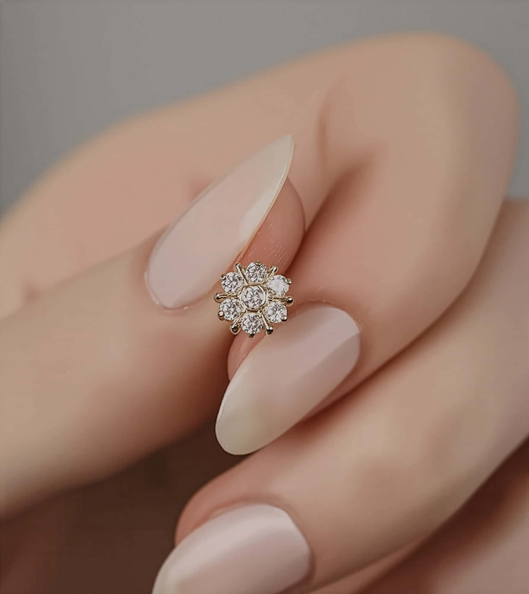 Taşlı Çiçek Piercing görseli 2