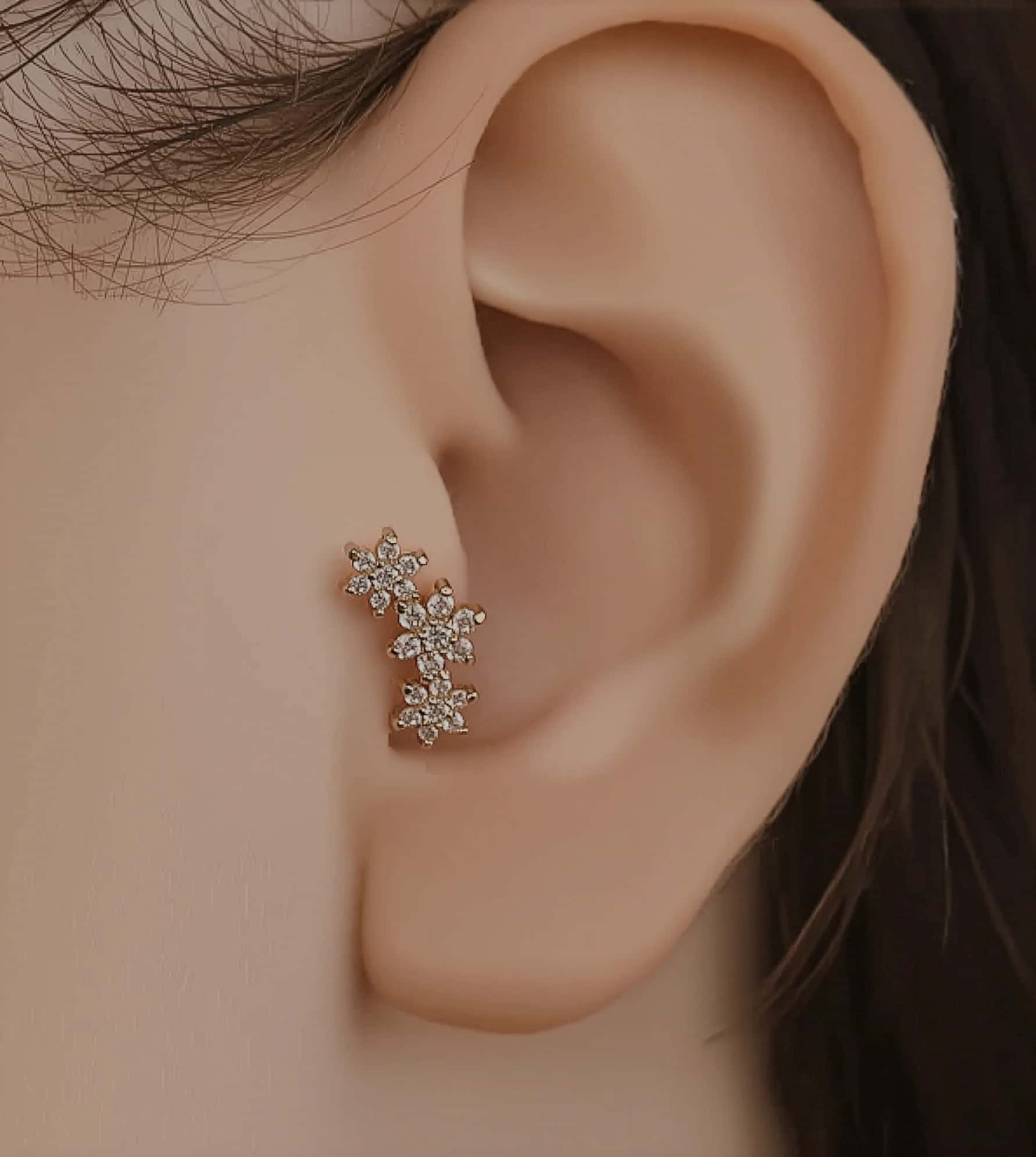 Taşlı Üç Çiçek Piercing (Tragus) görseli 1
