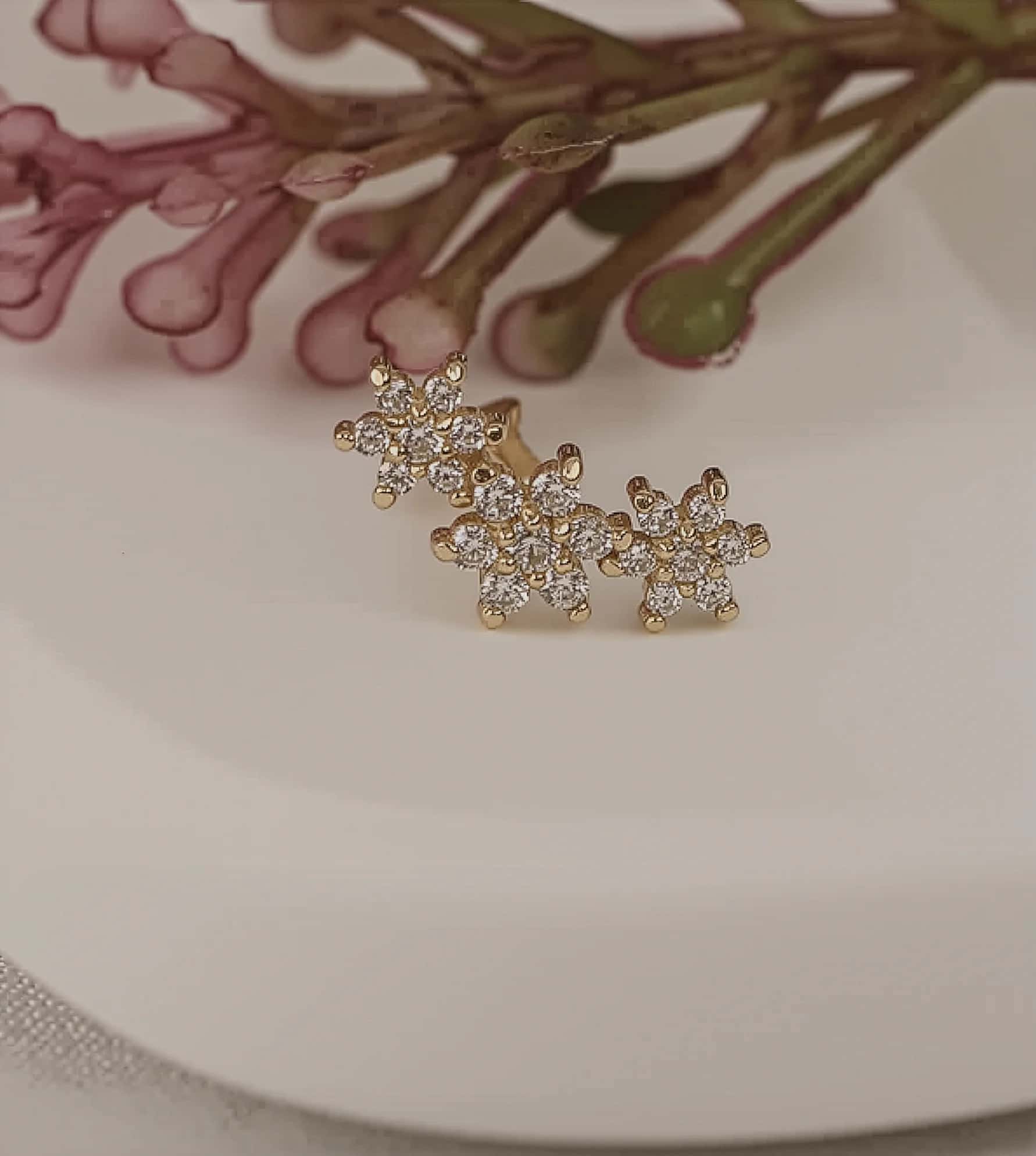 Taşlı Üç Çiçek Piercing (Tragus) görseli 3