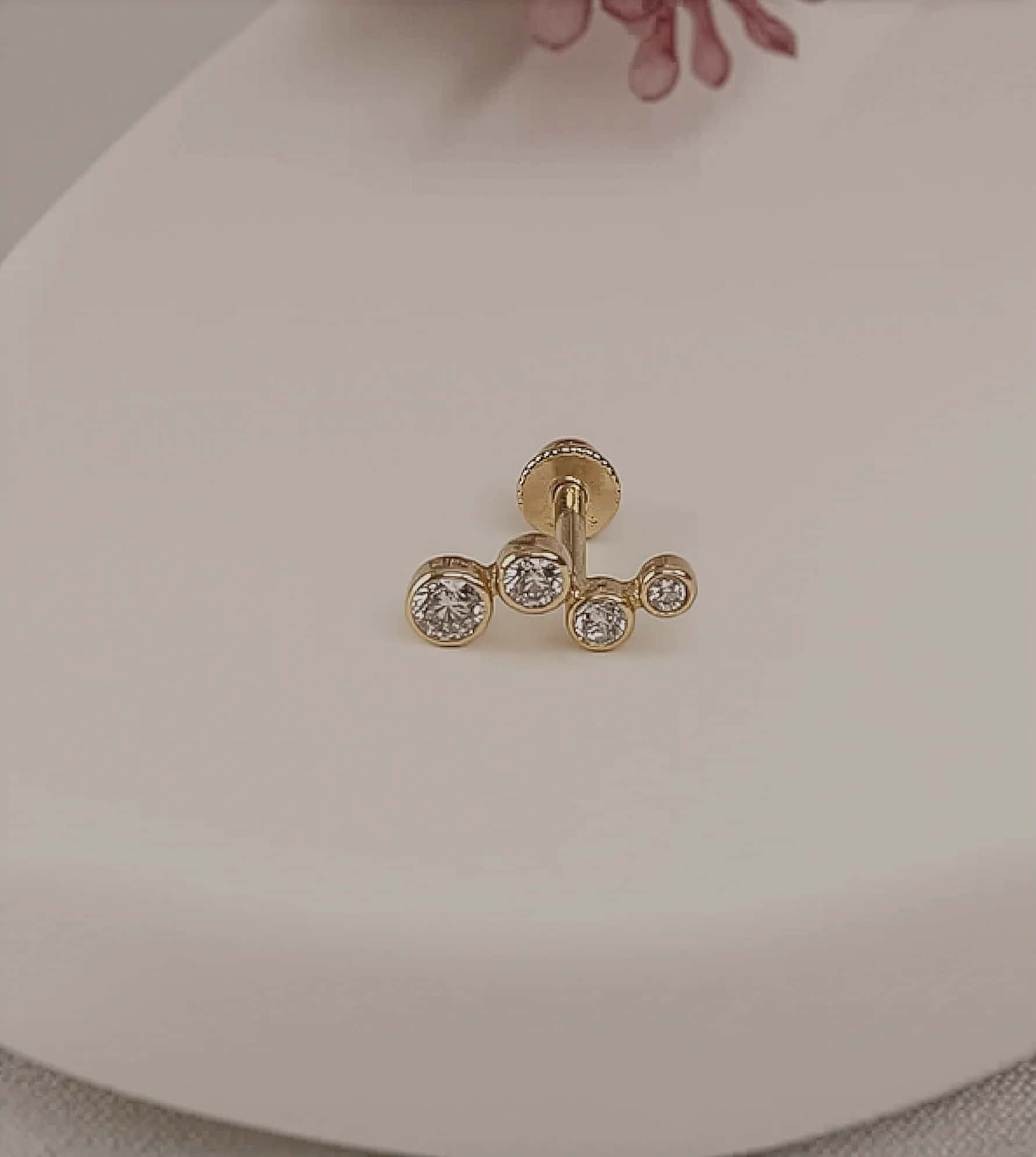 Dört Taş Piercing (Tragus) görseli 2