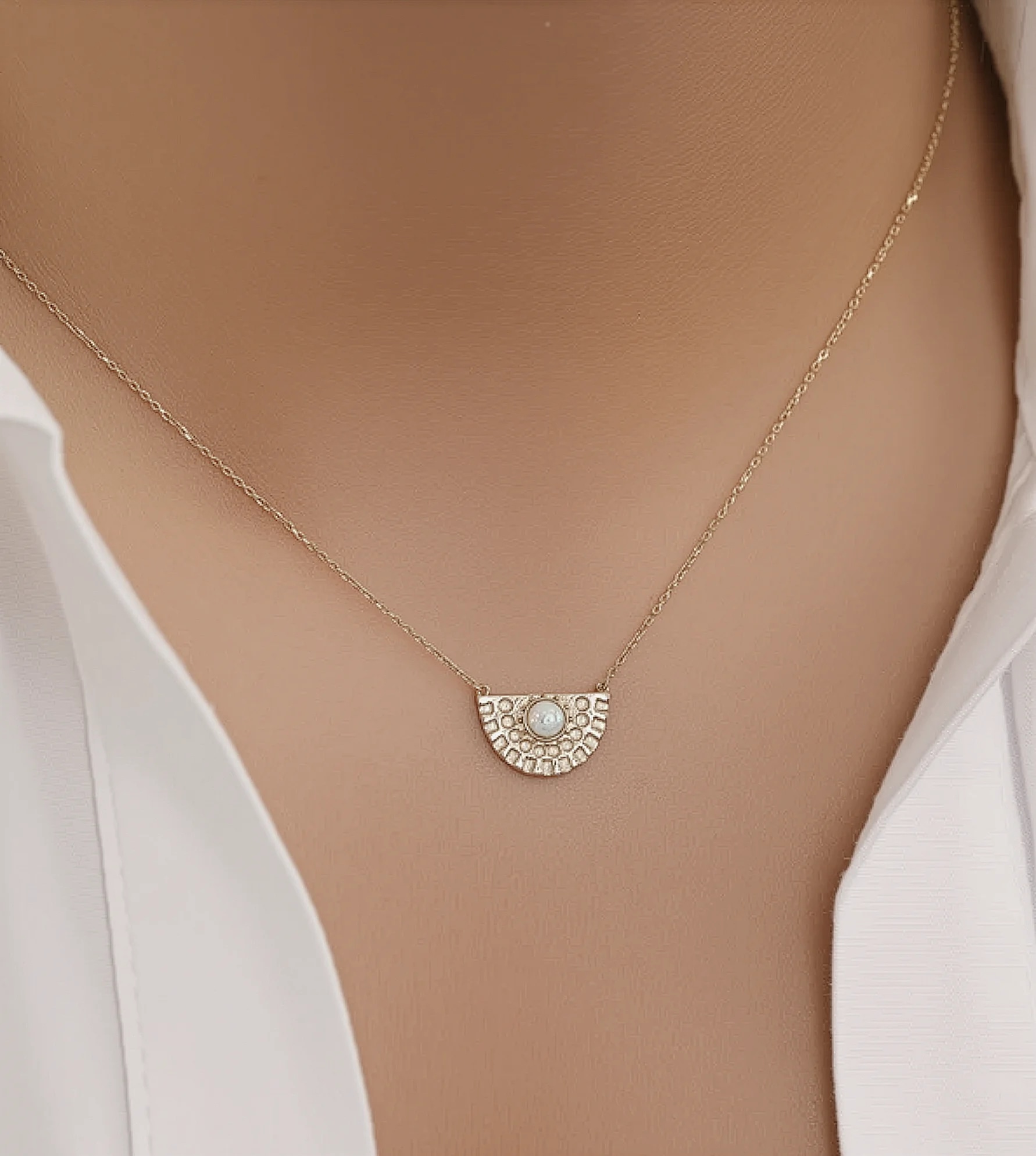 Opal Taşlı Yelpaze Kolye ürün görseli