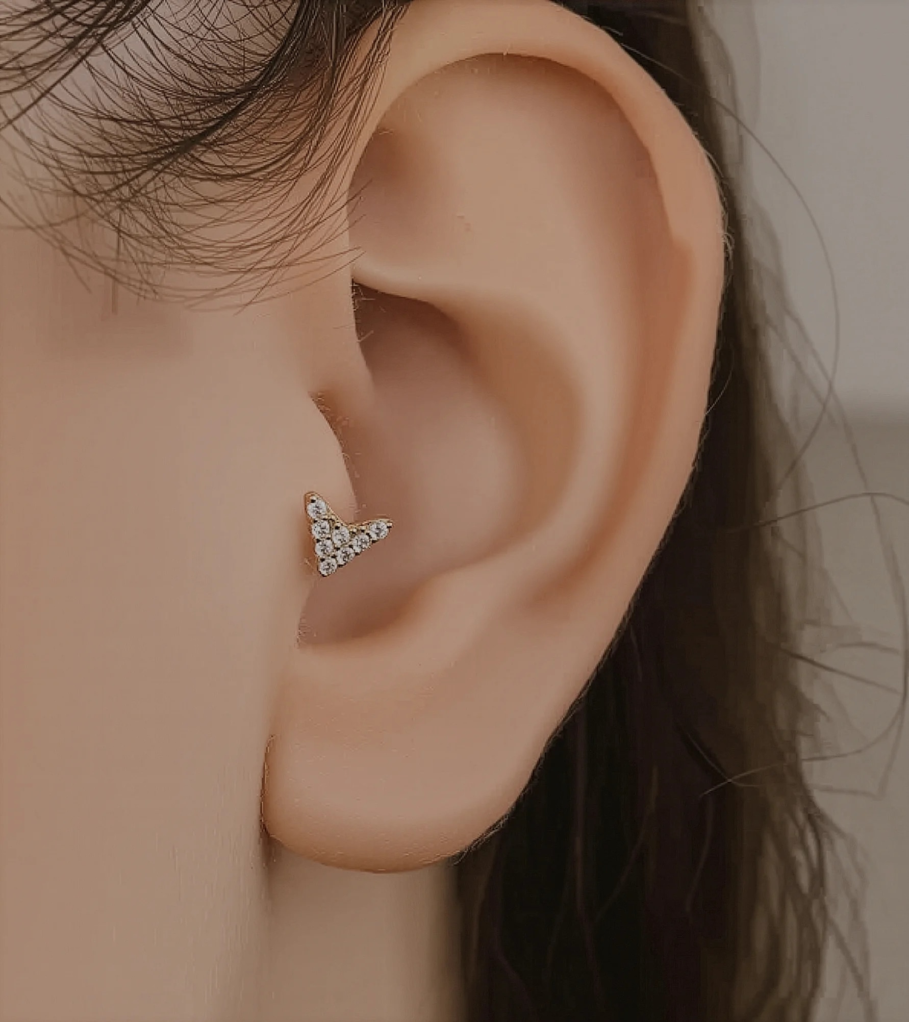 Taşlı V Piercing (Tragus) ürün görseli