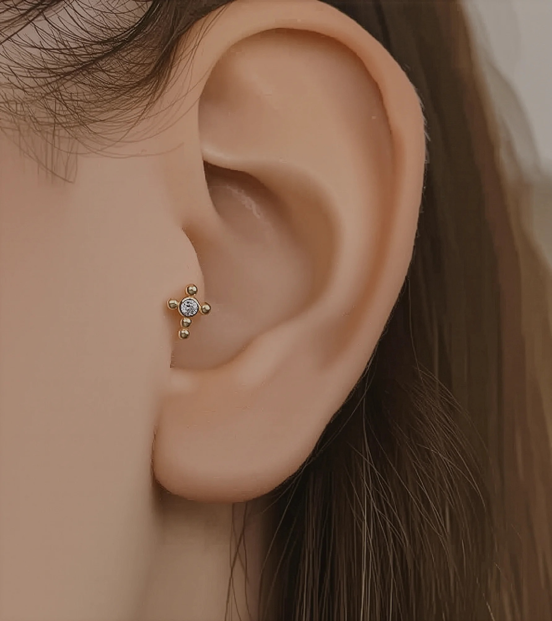 Top Top Taşlı Piercing (Tragus) ürün görseli